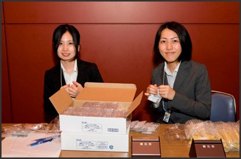 Volunteer staff of this event, Ms. Chiharu Ohtsuka and Ms. Sawako InadaiGraduate School of Public Policy, Tokyo Universityj